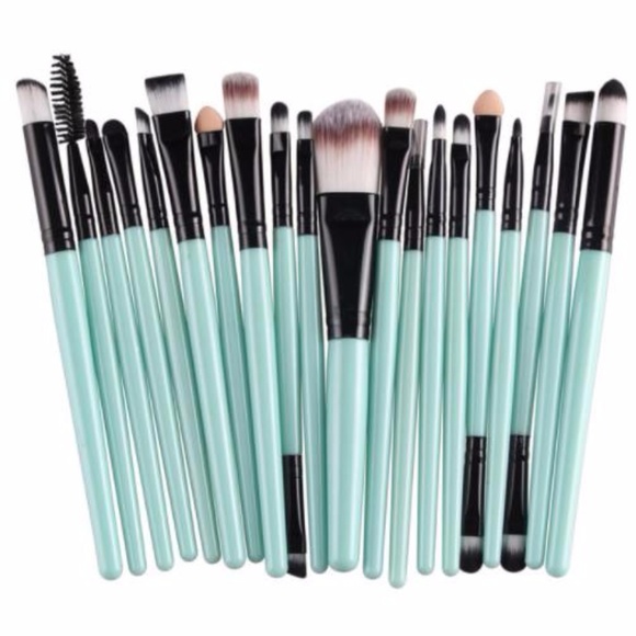 Other - NEW 20pc Pro Makeup Brush Set